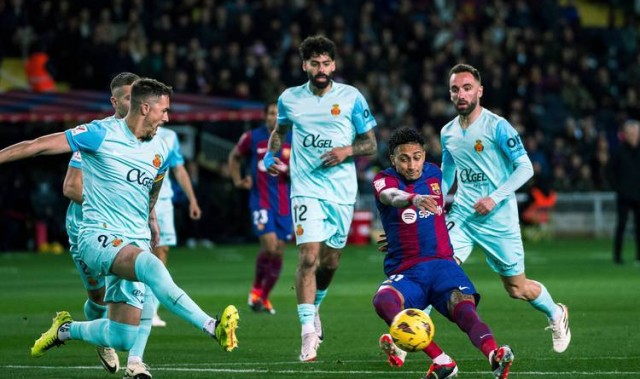 西甲巅峰对决！巴萨主场迎战塞尔塔，红蓝军团能否捍卫榜首荣耀？​