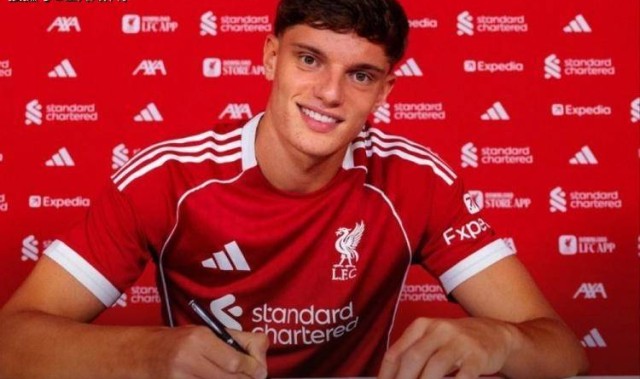 利物浦开门红后火速签约新中卫：18岁意天才加盟，身材高大速度快