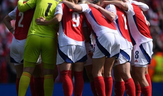 女足欧冠半决赛首回合，阿森纳主场1-2不敌里昂