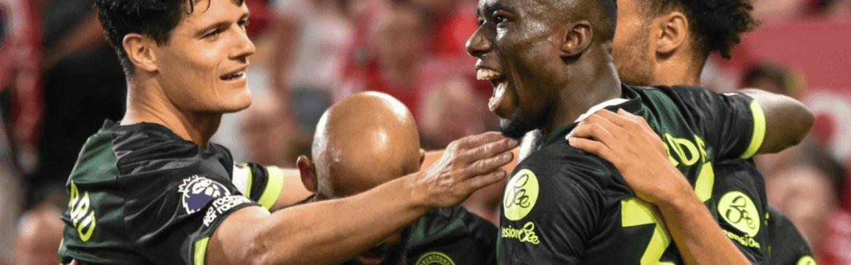 一场0-2改变争五格局，英超黑马极速坠落：4场3负，落后曼城1分